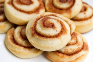 20110426-cinnamon-bun-homemade